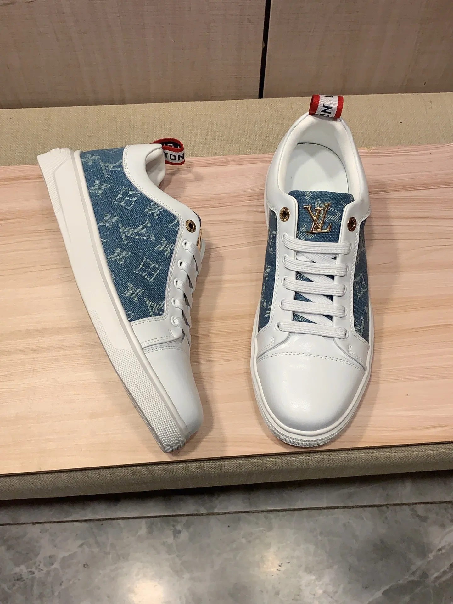 Men's Men's Shoes 💰420💰💰🎩🎩[Lightning][Lightning] "Lv*" The latest and most popular casual shoes, top brands [Seduce] Luxury ~ Purchasing Agency, Top ~ Quality. [Strong] The upper is made of imported breathable cowhide with material ➕ breathable sheepskin feet (•) and fine workmanship. The original stylish and stylish soft rubber wear-resistant and non-slip outsole is light and comfortable on the feet. The real thing looks better when photographed in person. 111: code: 38-44, 3️⃣ colors selected